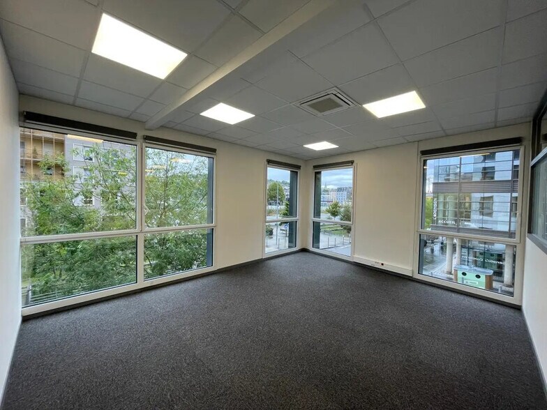 Office in Rouen for lease - Interior Photo - Image 1 of 12