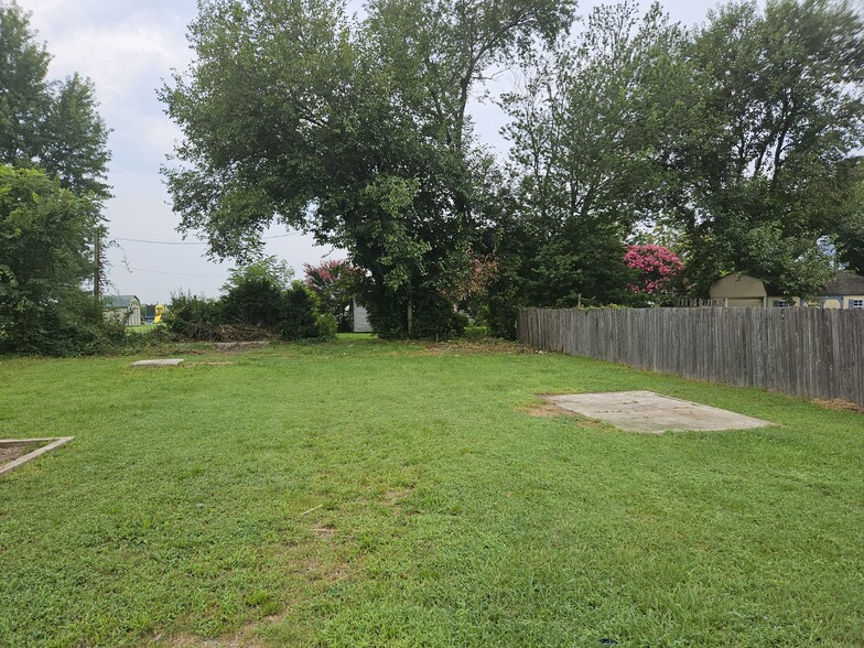 517 W Sunset Ave, Greensboro, MD for sale - Building Photo - Image 2 of 4