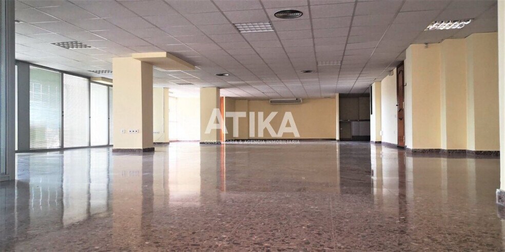 Retail in Ontinyent for lease - Building Photo - Image 1 of 13