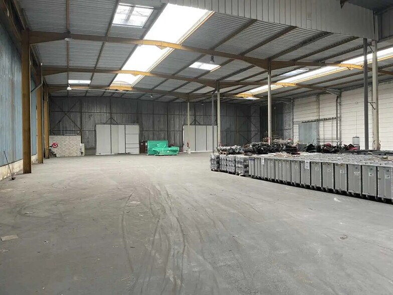 Flex in Warluis for lease - Interior Photo - Image 1 of 3