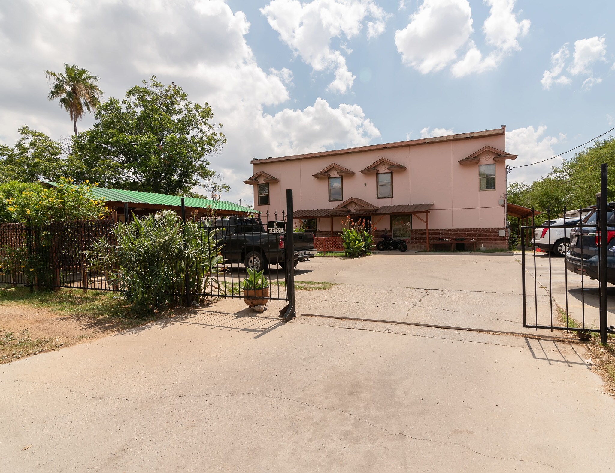 2420 Guatemozin St, Laredo, TX for sale Primary Photo- Image 1 of 1