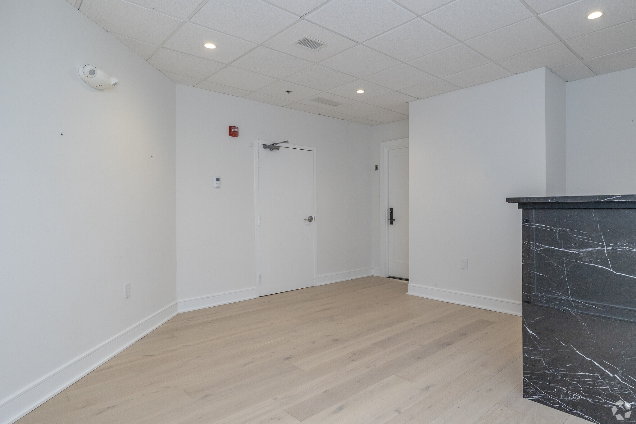 1320 Old Chain Bridge Rd, McLean, VA for lease Interior Photo- Image 1 of 2