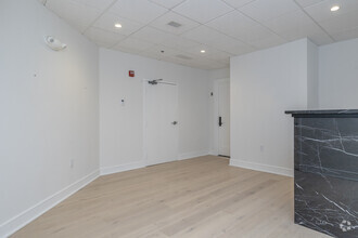 1320 Old Chain Bridge Rd, McLean, VA for lease Interior Photo- Image 1 of 2