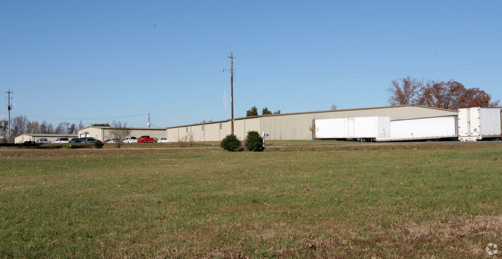 148 N Main St, Staley, NC for sale - Primary Photo - Image 1 of 1