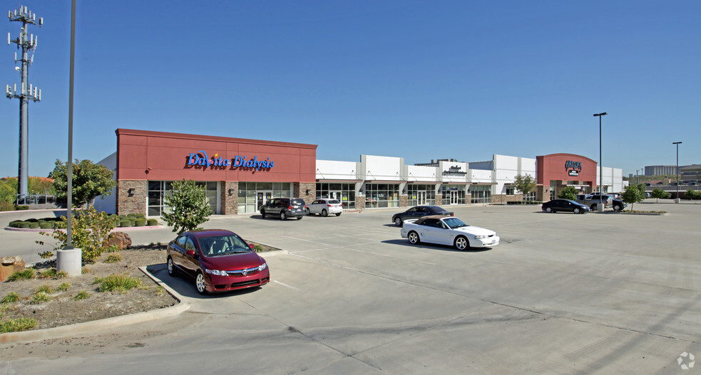 6200-6260 Southwest Blvd, Fort Worth, TX for lease - Building Photo - Image 2 of 4