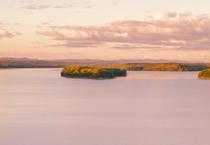 5 Luxury Lakefront Short-Term Rentals + LOTS - Airbnb Property