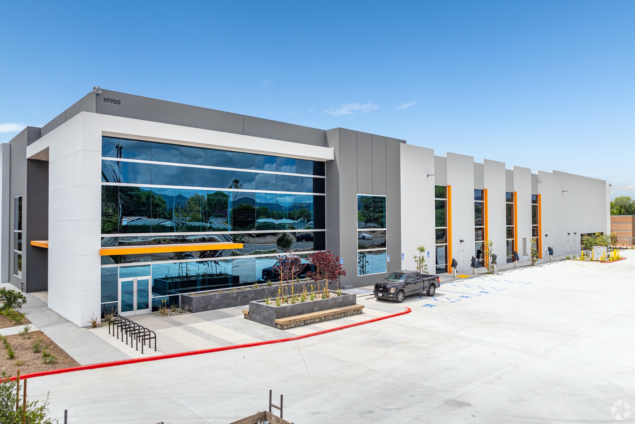 19900 Plummer St, Chatsworth, CA for lease Building Photo- Image 1 of 12