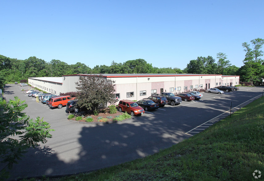 353-359 Christian St, Oxford, CT for lease - Primary Photo - Image 1 of 3