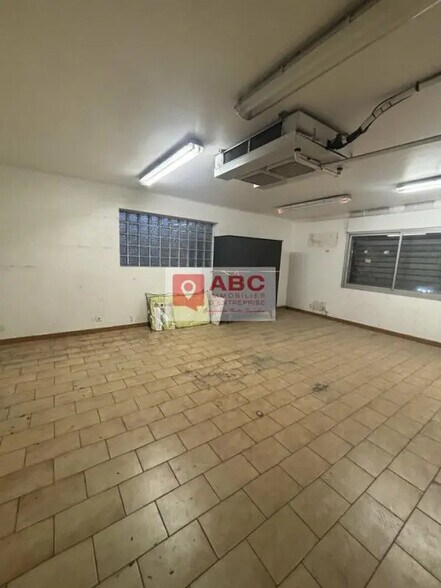 Flex in Perpignan for lease - Building Photo - Image 3 of 7