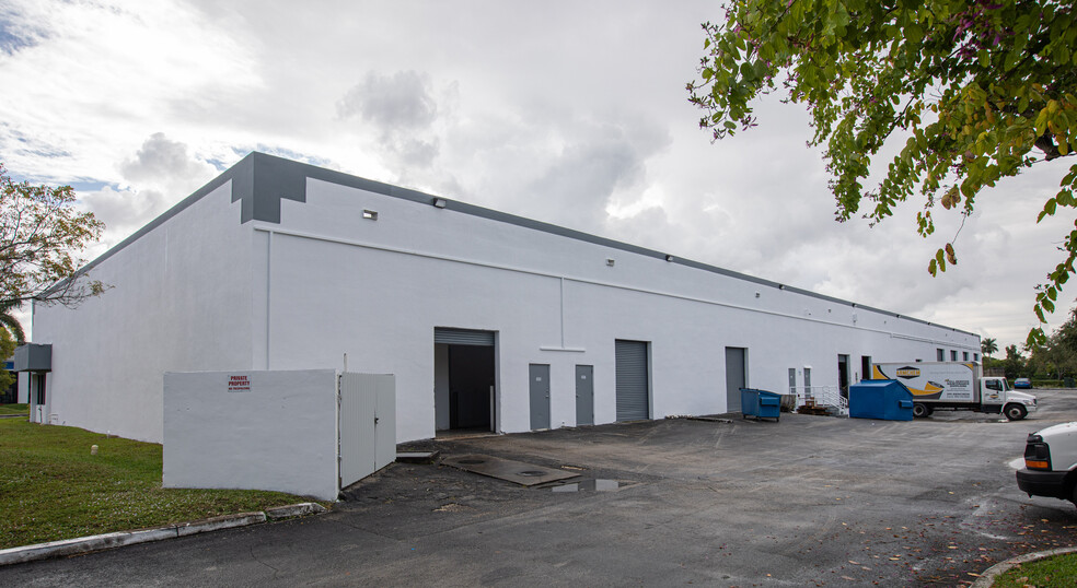 3555-3569 NW 53rd Ct, Fort Lauderdale, FL for lease - Building Photo - Image 2 of 35