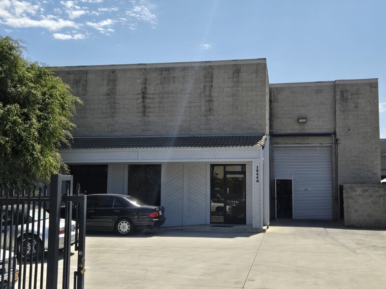 12440 Carson St, Hawaiian Gardens, CA for lease - Building Photo - Image 1 of 3