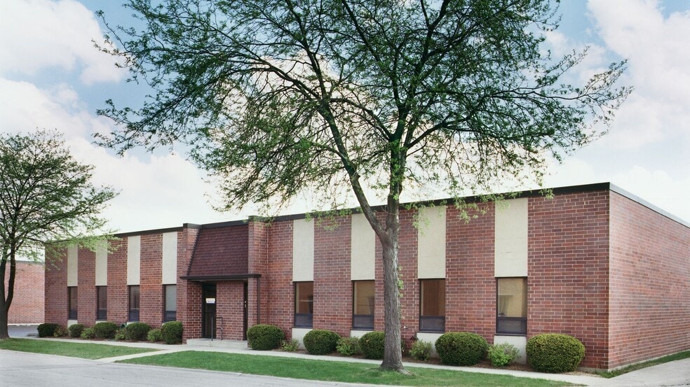 9742 W Foster Ave, Rosemont, IL for lease - Building Photo - Image 3 of 3