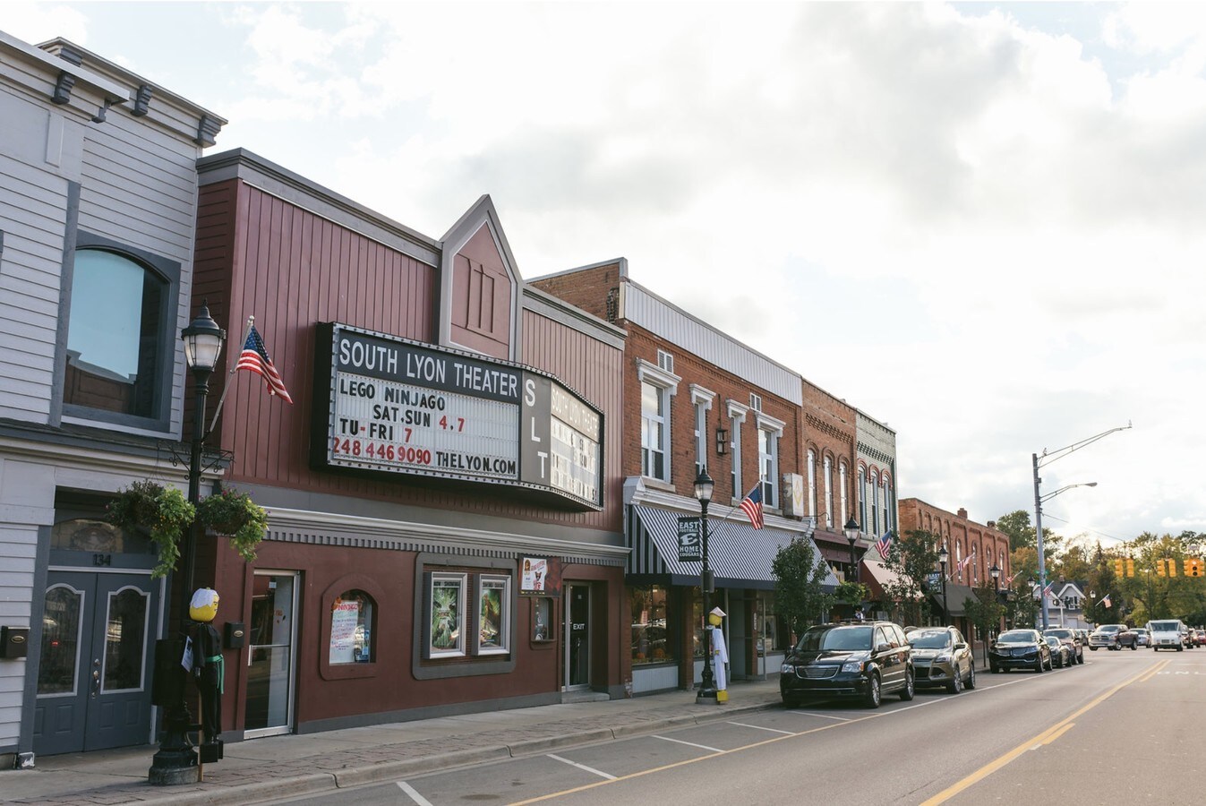 126 E Lake St, South Lyon, MI 48178