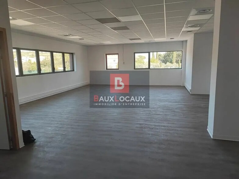 Office in Lançon-Provence for sale - Building Photo - Image 2 of 4