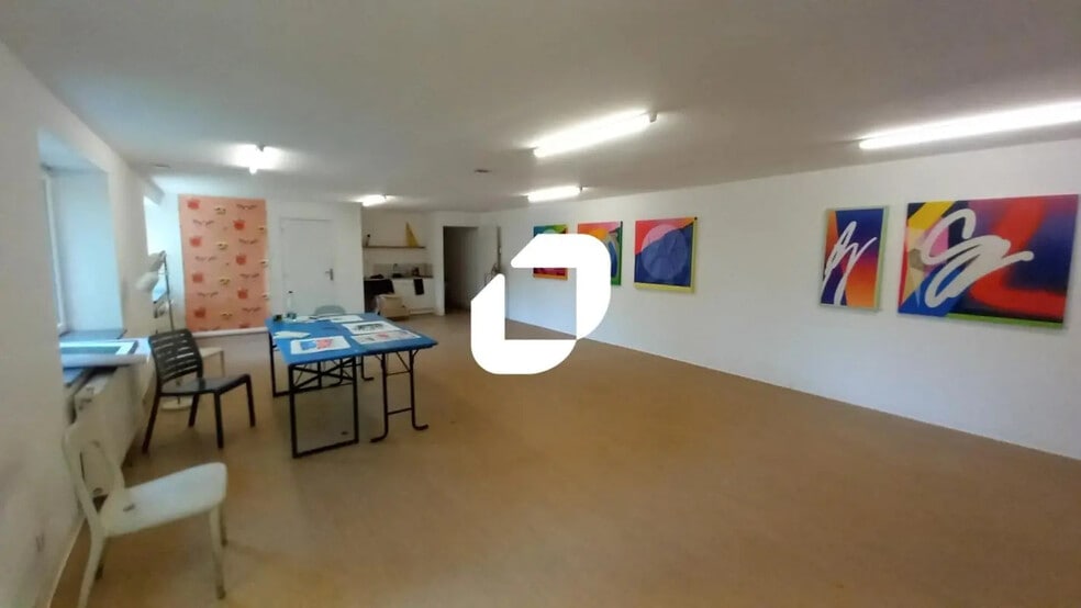 Office in Roubaix for lease - Building Photo - Image 1 of 6