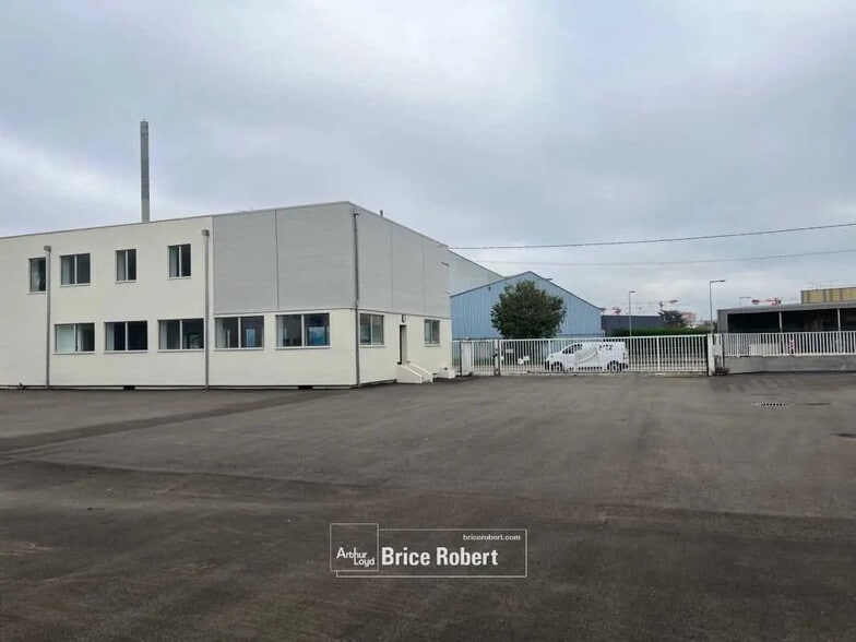 Flex in Saint-Priest for lease - Building Photo - Image 3 of 5