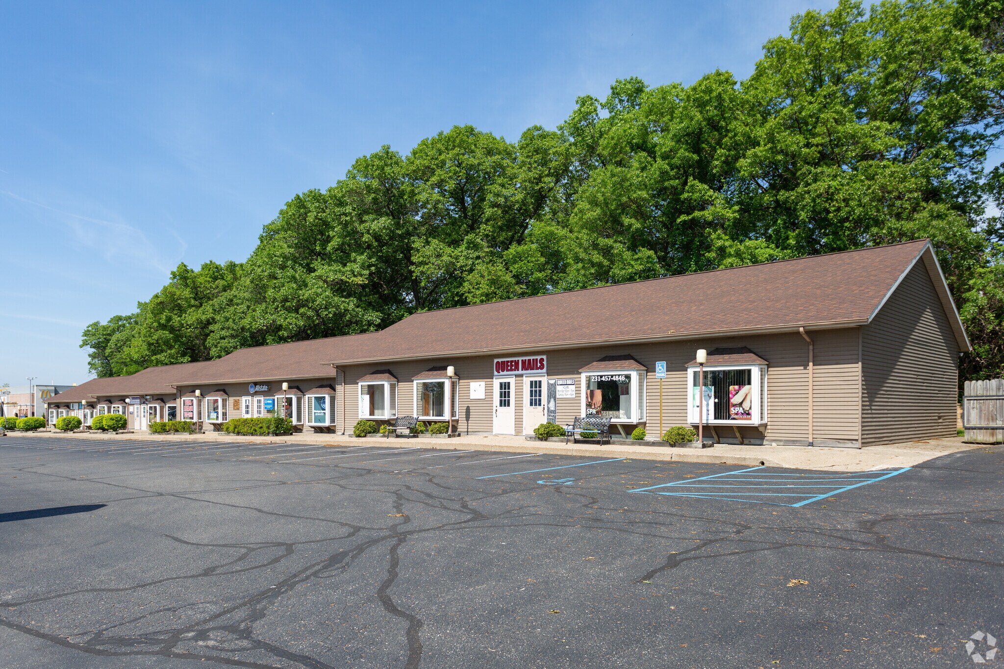 200 Holton Rd, Muskegon, MI for sale Primary Photo- Image 1 of 1