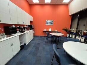 555 E Butterfield Rd, Lombard, IL for lease Interior Photo- Image 2 of 3