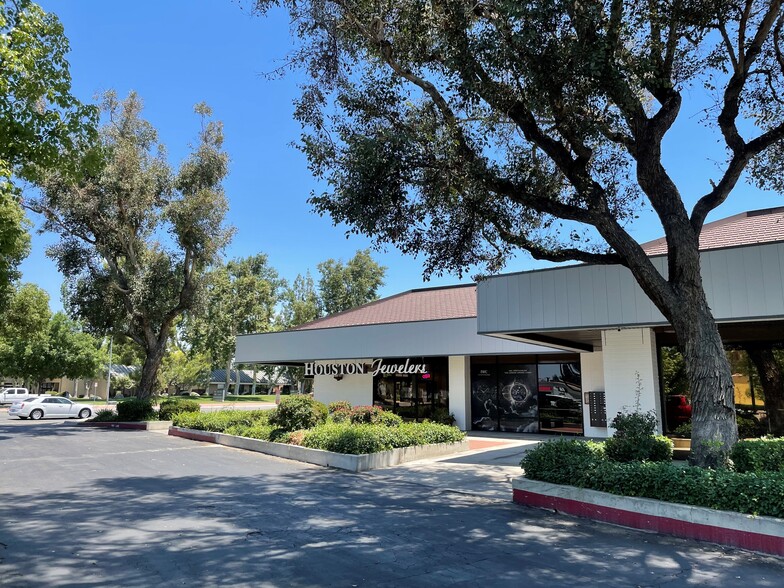 4823 Stockdale Hwy, Bakersfield, CA for lease - Building Photo - Image 3 of 11