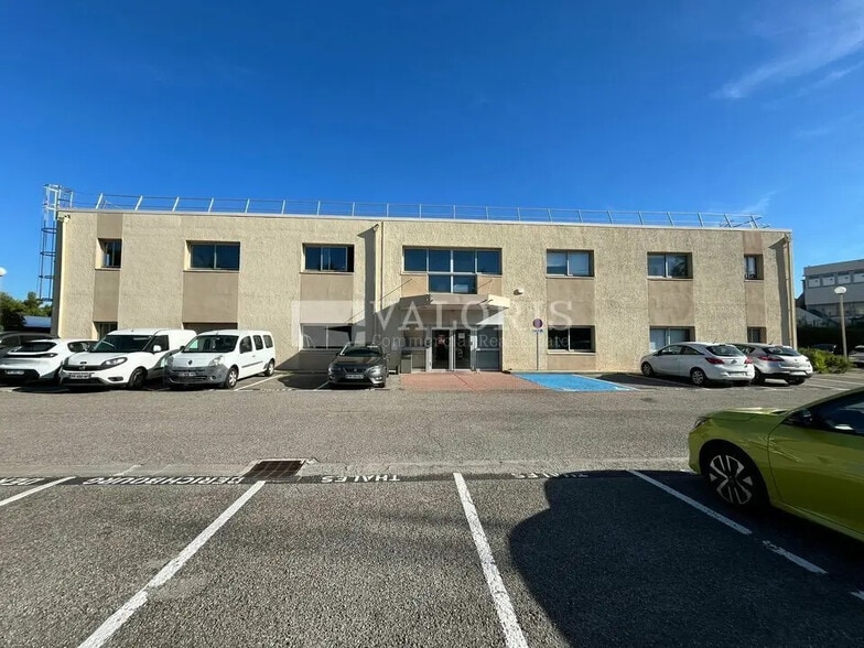 Office in Vitrolles for lease - Building Photo - Image 1 of 11
