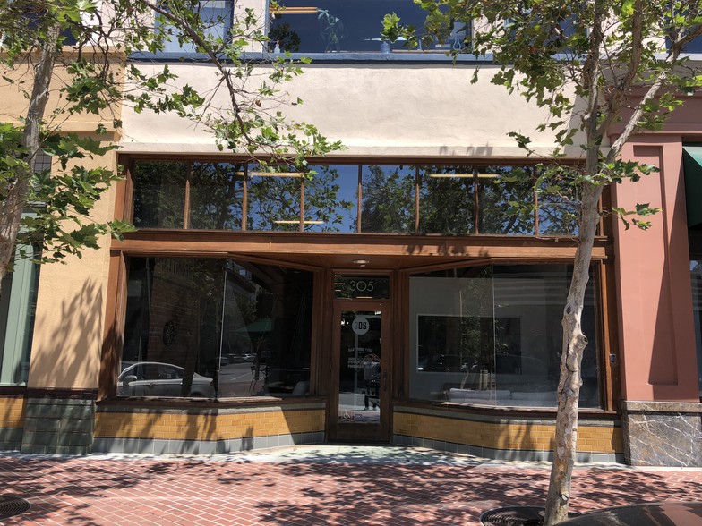 305 W 4th St, Santa Ana, CA for lease - Primary Photo - Image 1 of 33