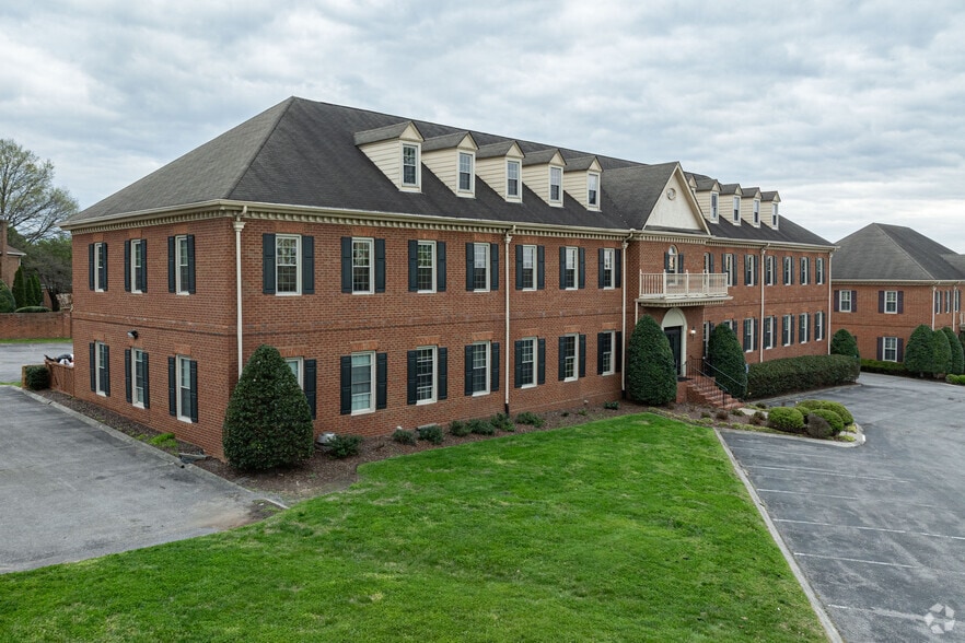 109 Hazel Path, Hendersonville, TN for lease - Primary Photo - Image 1 of 6