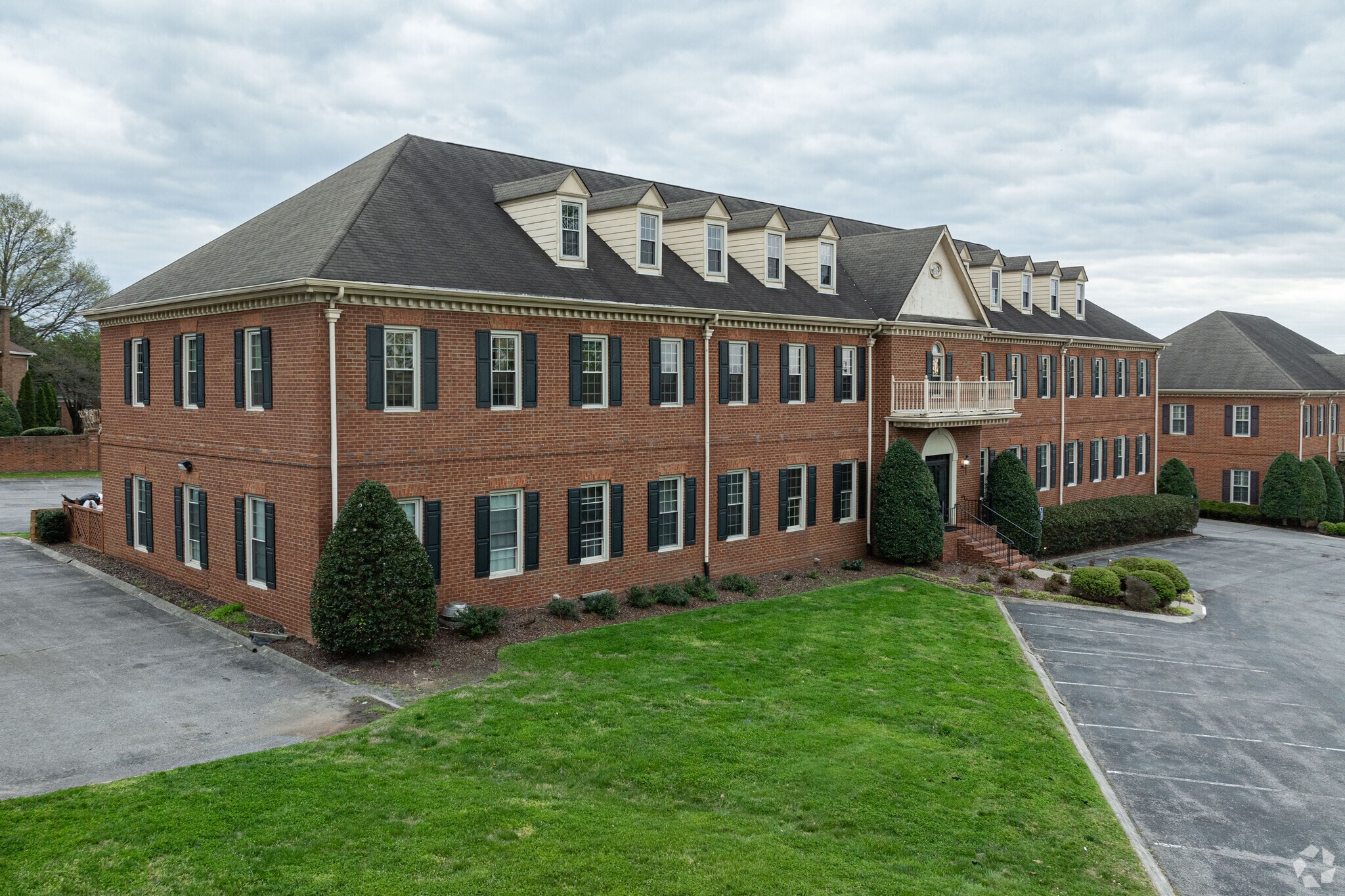 109 Hazel Path, Hendersonville, TN for lease Primary Photo- Image 1 of 7