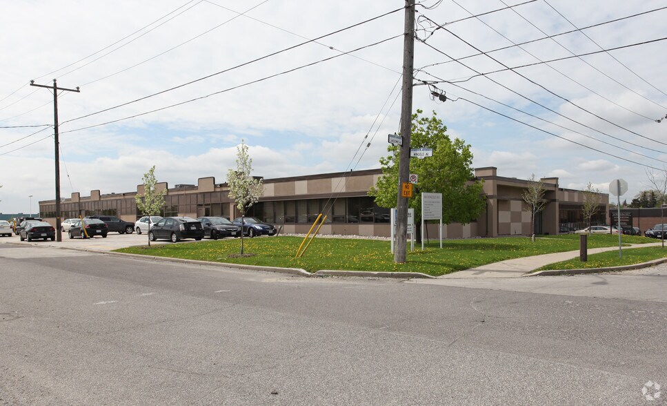 100 Wingold Ave, Toronto, ON for sale - Primary Photo - Image 1 of 1
