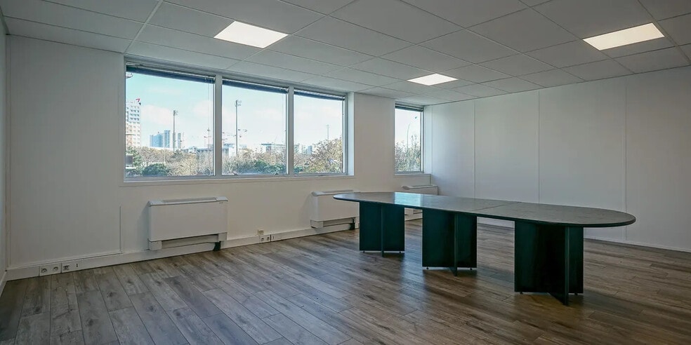 Office in Paris for lease - Interior Photo - Image 1 of 9