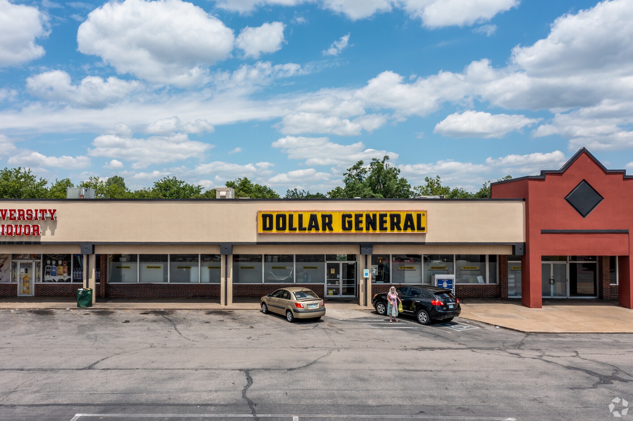 1301 E Lindsey St, Norman, OK 73071 Colonial Estates Shopping Center