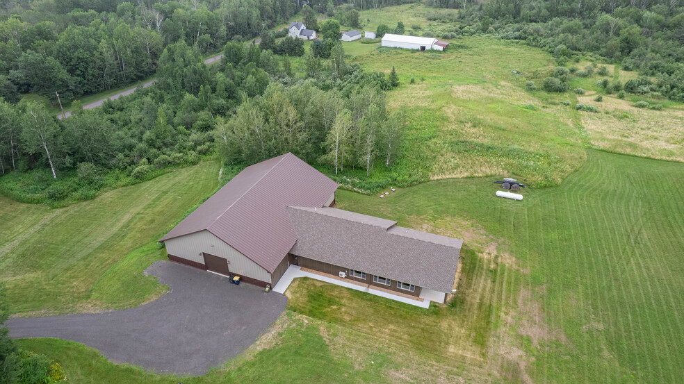 4304 E Leggate Rd, Superior, WI for sale - Primary Photo - Image 1 of 49