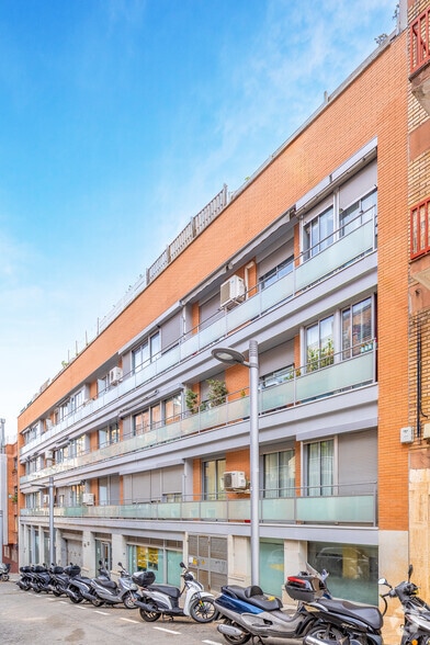 Carrer Brussel.Les, 22-28, Barcelona, Barcelona for lease - Primary Photo - Image 1 of 11