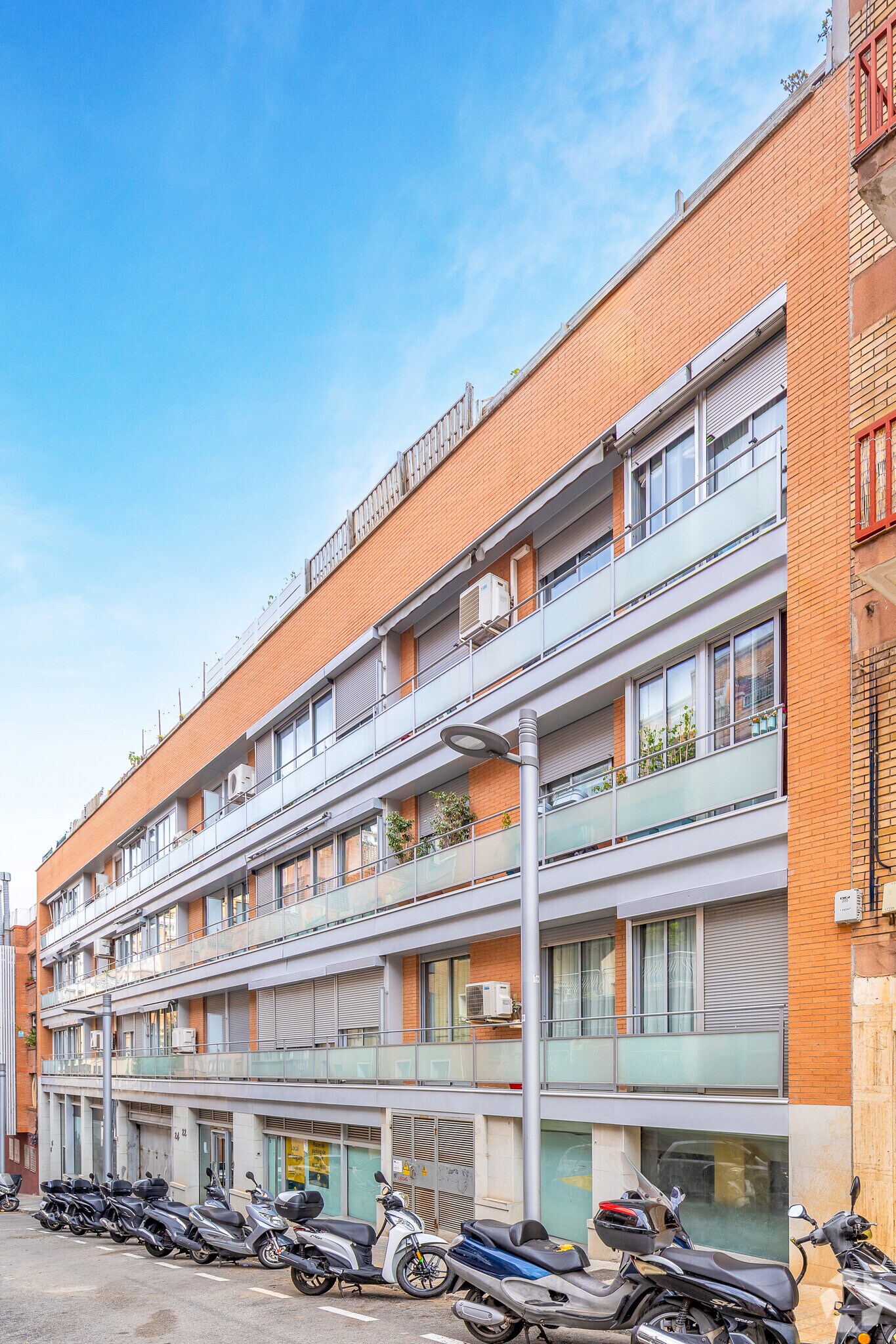 Carrer Brussel.Les, 22-28, Barcelona, Barcelona for lease Primary Photo- Image 1 of 12