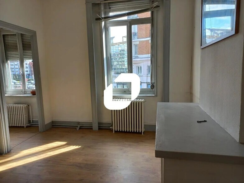 Office in Roubaix for lease - Interior Photo - Image 2 of 5
