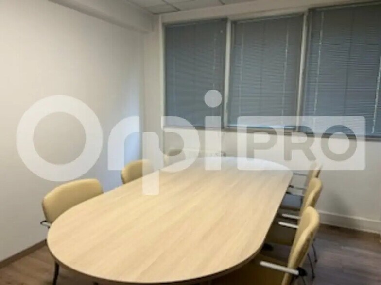 Office in Lissieu for sale - Interior Photo - Image 3 of 9