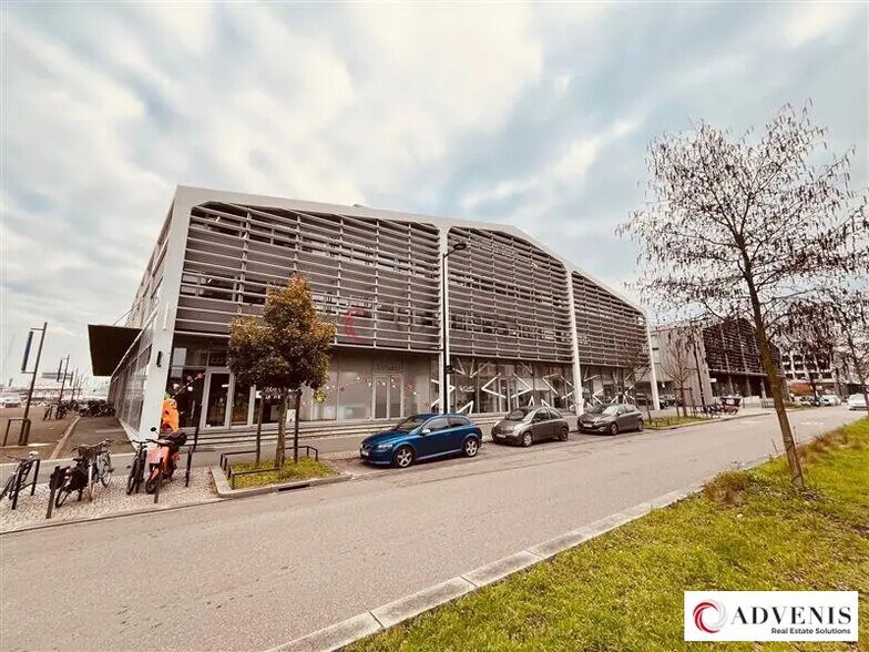 Office in Bordeaux for lease - Building Photo - Image 1 of 11