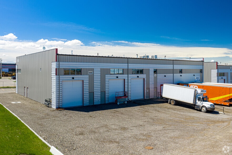 261065 Wagon Wheel Way, Calgary, AB for sale - Building Photo - Image 3 of 4