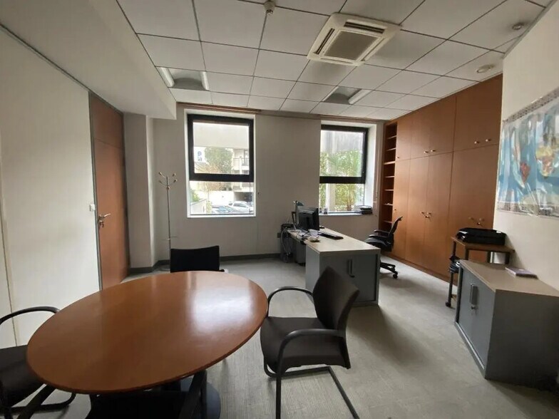 Office in Rennes for lease - Interior Photo - Image 3 of 4