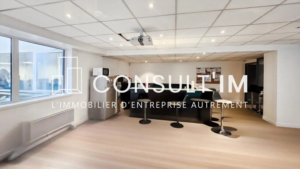 Office in Boulogne-Billancourt for lease - Building Photo - Image 2 of 7