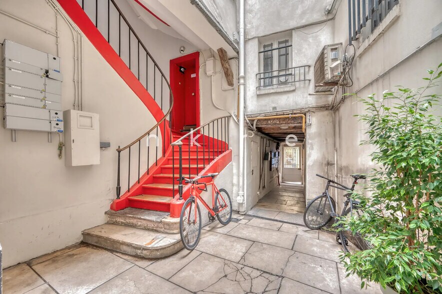 Office in Paris for lease - Building Photo - Image 3 of 14