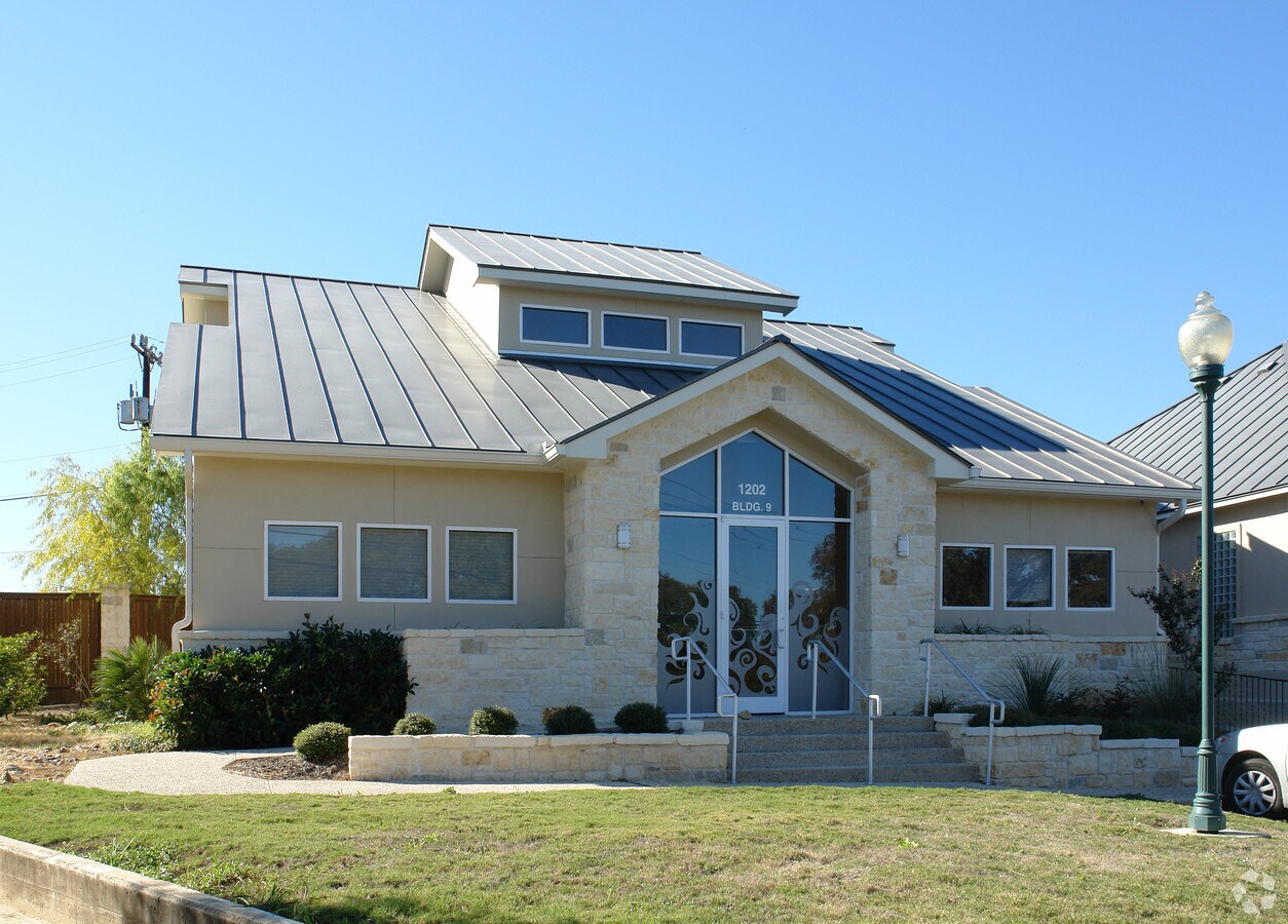 1202 W Bitters Rd, San Antonio, TX 78216