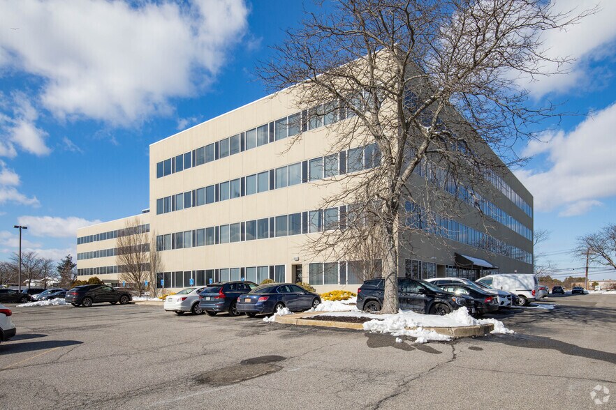 4250 Veterans Memorial Hwy, Holbrook, NY for lease - Building Photo - Image 2 of 5