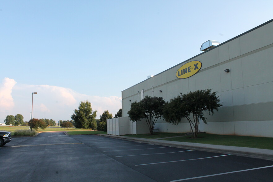 301 James Record Rd SW, Huntsville, AL for lease - Building Photo - Image 3 of 12