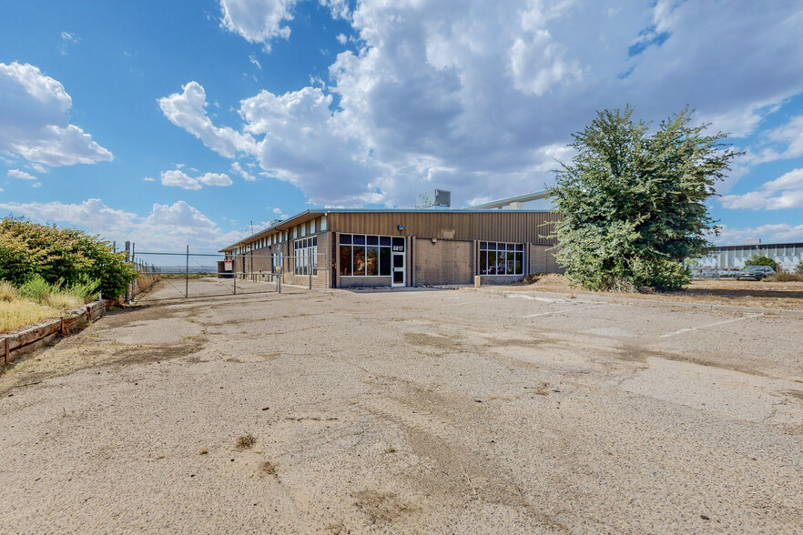 6817 Academy Parkway West NE, Albuquerque, NM for lease - Building Photo - Image 3 of 27