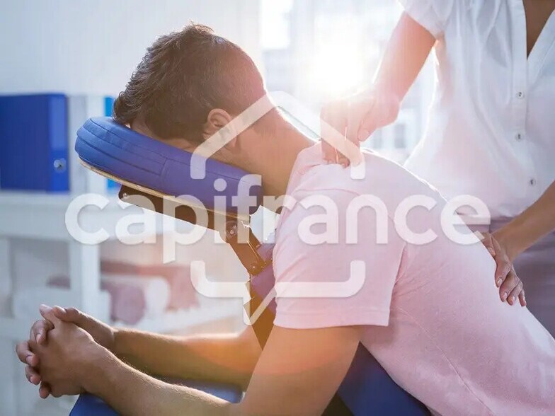 Flex in Bourgoin-Jallieu for sale - Building Photo - Image 2 of 3