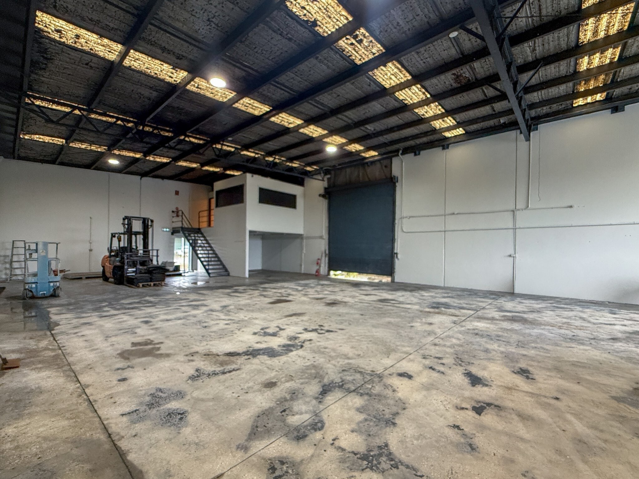 52 Barry Rd, New Gisborne for lease Interior Photo- Image 1 of 7
