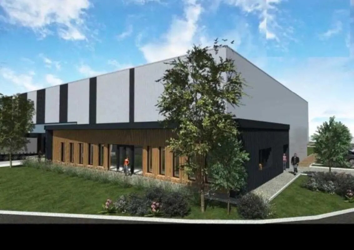 Industrial in Louverné for lease Building Photo- Image 1 of 7