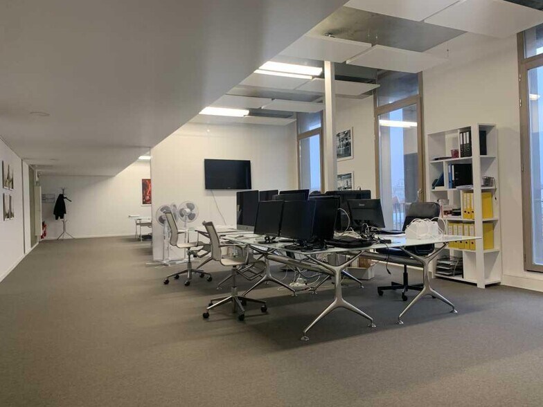 Office in Bordeaux for lease - Interior Photo - Image 1 of 16
