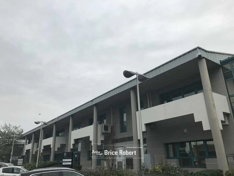 Flex in Bron for lease - Building Photo - Image 1 of 8