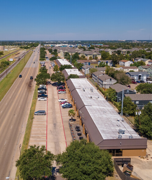 4245-4337 Welborn Rd, Bryan, TX for lease - Building Photo - Image 2 of 4